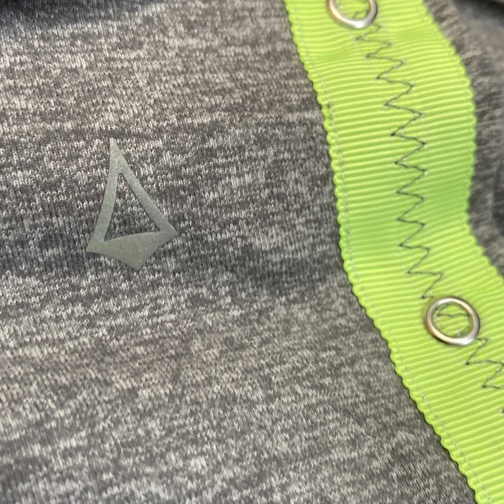 (A4) Ivivva By Lululemon Village Chill Scarf Snap Infinity Gray‎ Green One Size